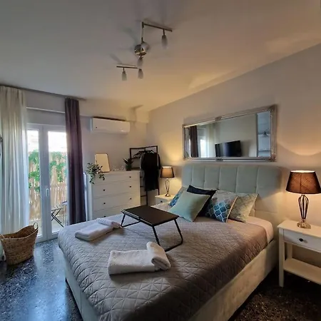 Chic Near Acropolis - Avdi Square Apartment Athen